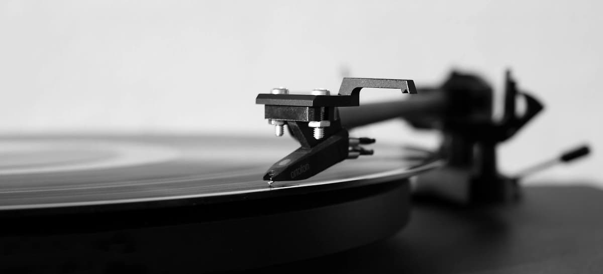 Illustration for Finding Your First Turntable