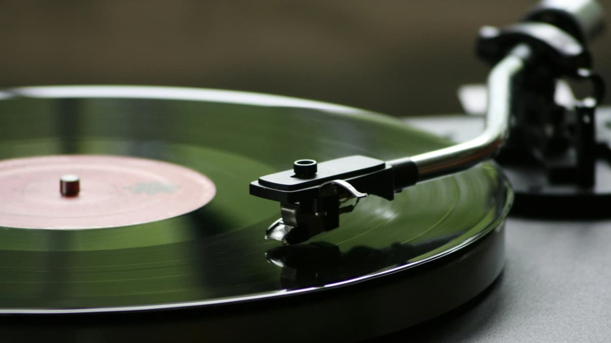 Belt Drive vs Direct Drive Turntables UK 2026 | Compared